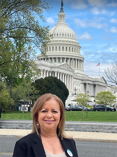 Elba Castellanos Frente al Capitolio de EEUU